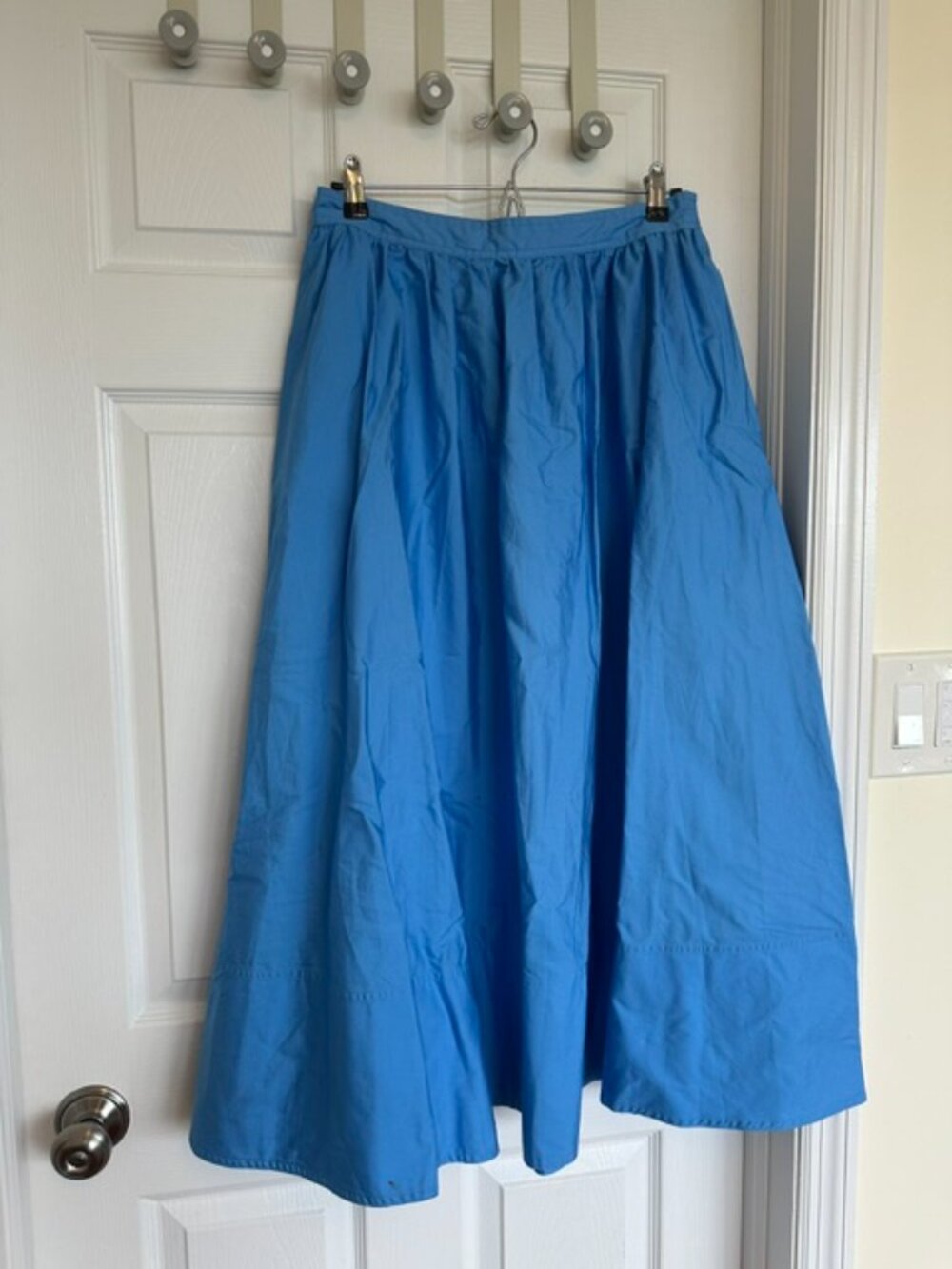 Banana Republic Ariella poplin skirt in blue (size 4, NWT) - Picture 2 of 3